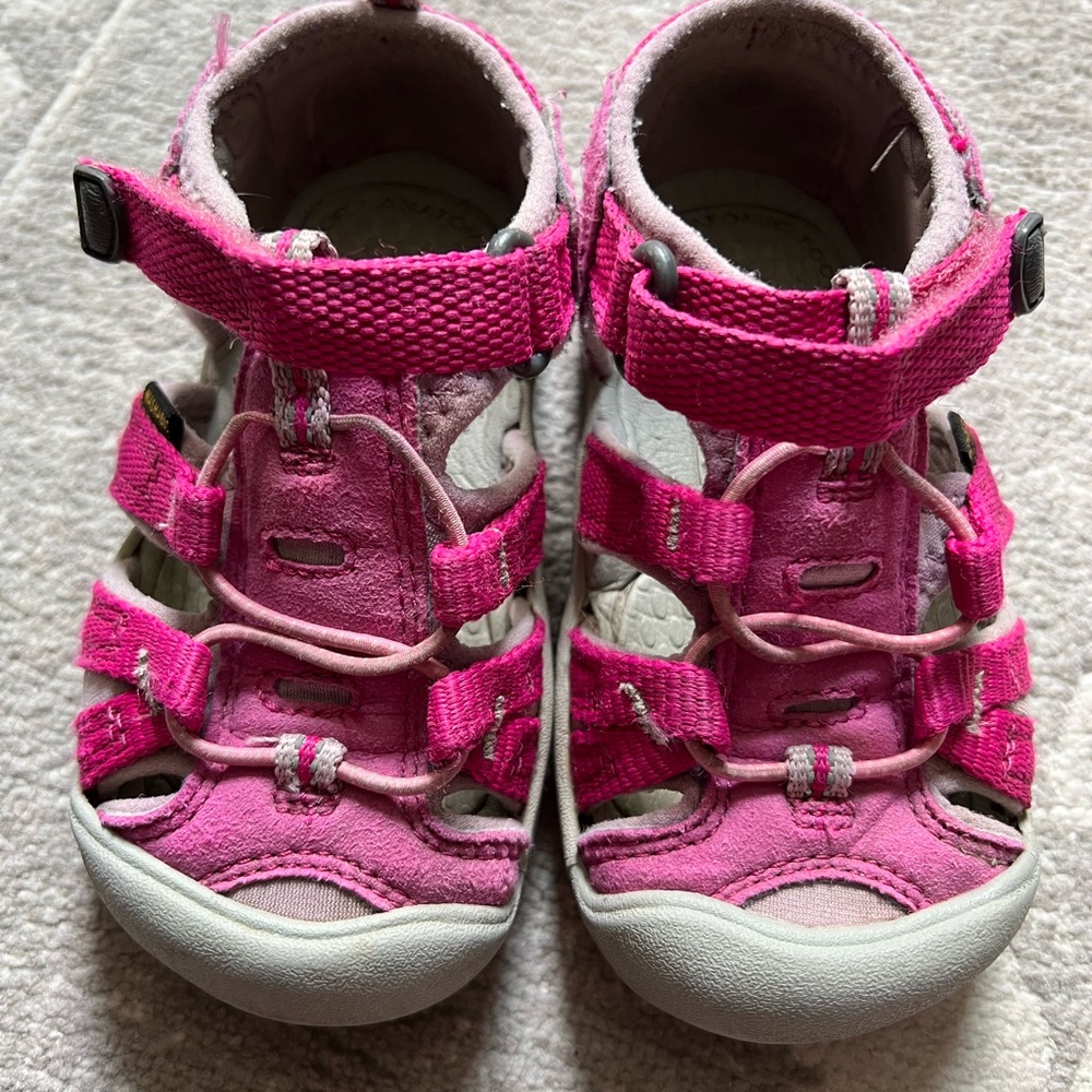 Toddler Keen sandals size 7